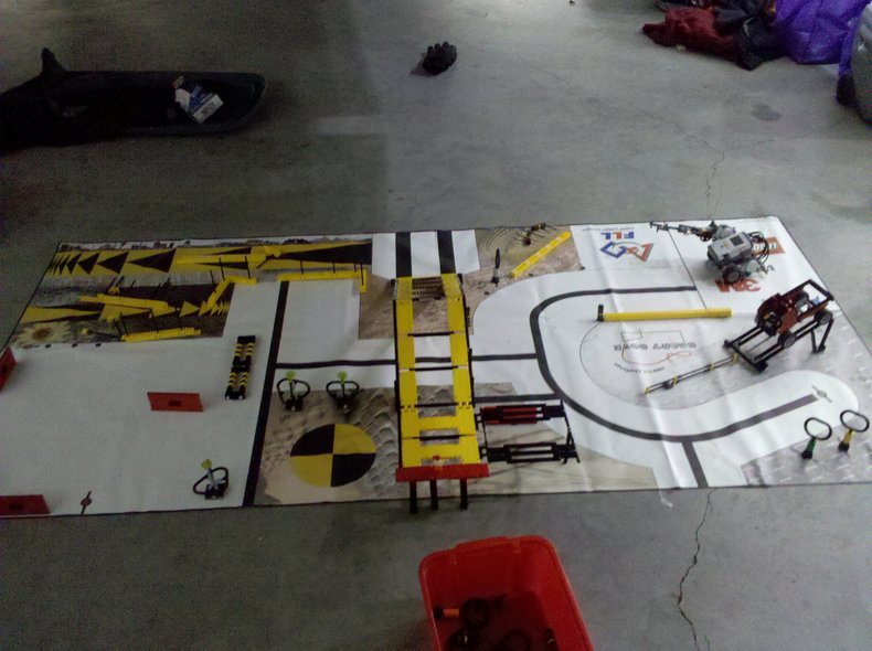 FLL 015b - Mat with Objects.jpg FLL 015b - Mat with Objects.jpg
